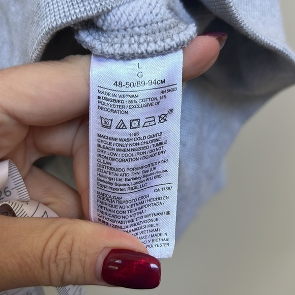 GAP Classic Crewneck Logo Sweatshirt in gray with blue and white letters, Large - Picture 4 of 11